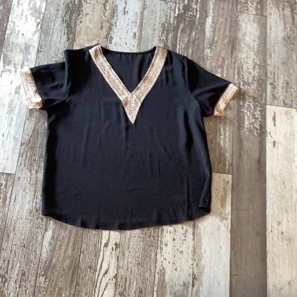 Black Short Sleeve V-neck plus size ￼