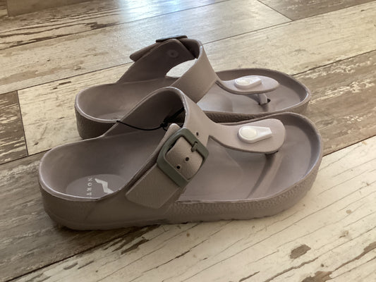 Women’s Clog/Flip Flops in Warm Grey