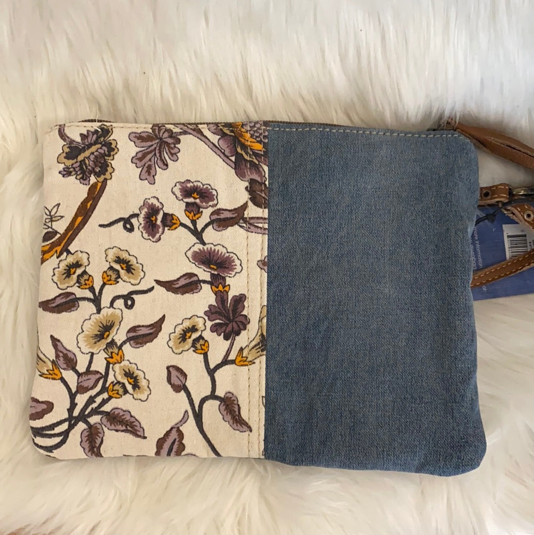 Ravish couch/pouch